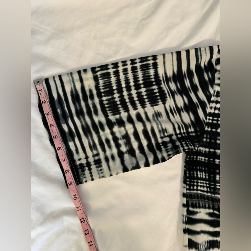 Chico’s Women’s Black & White Beautiful Blouse ~ Size 2 - Picture 9 of 11